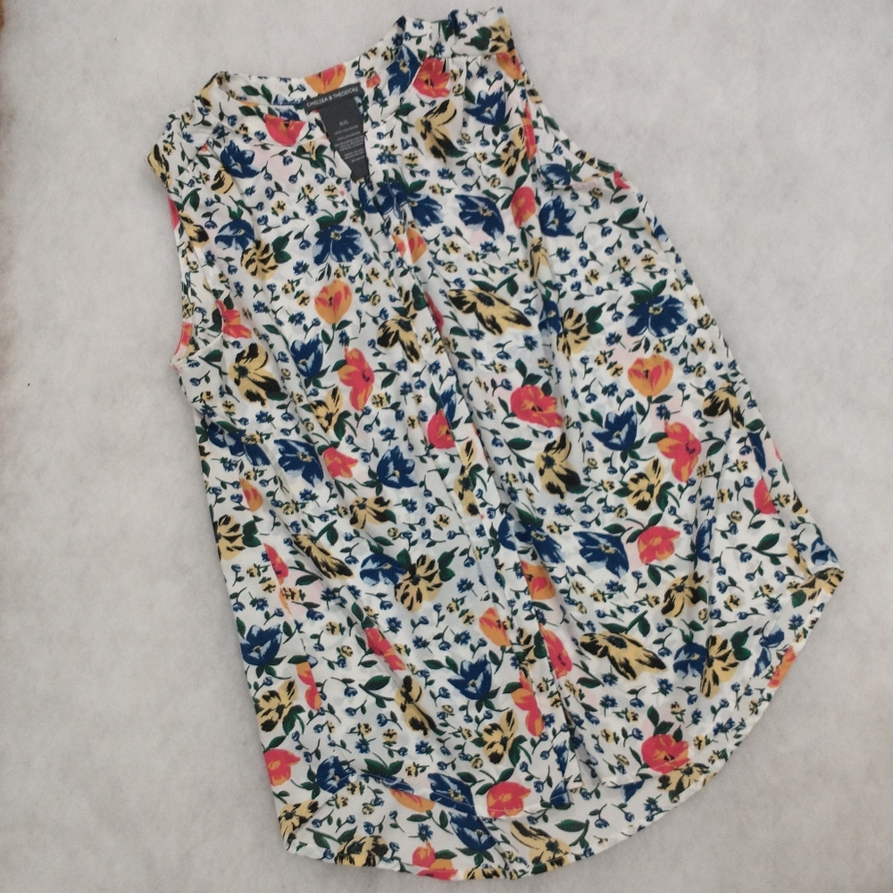 Chelsea & Theodore Sleeveless Floral Top